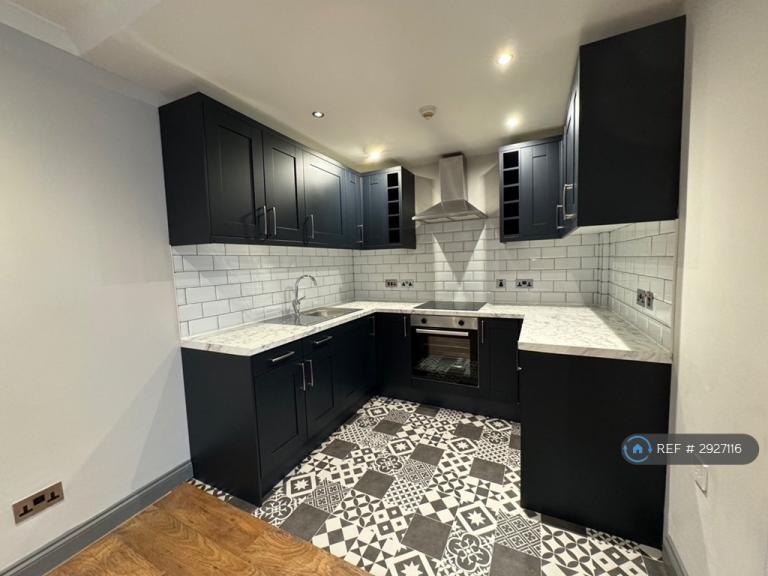 3 bedroom flat in Camden Road, Ramsgate, CT11 (3 bed) (#2927116)
