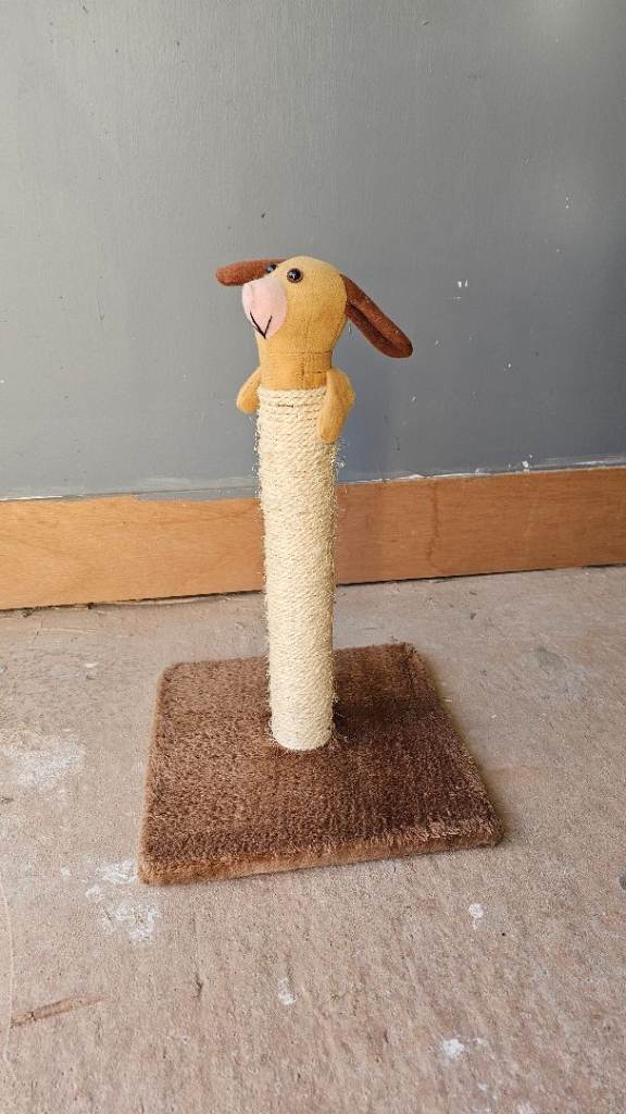 Cat scratching post