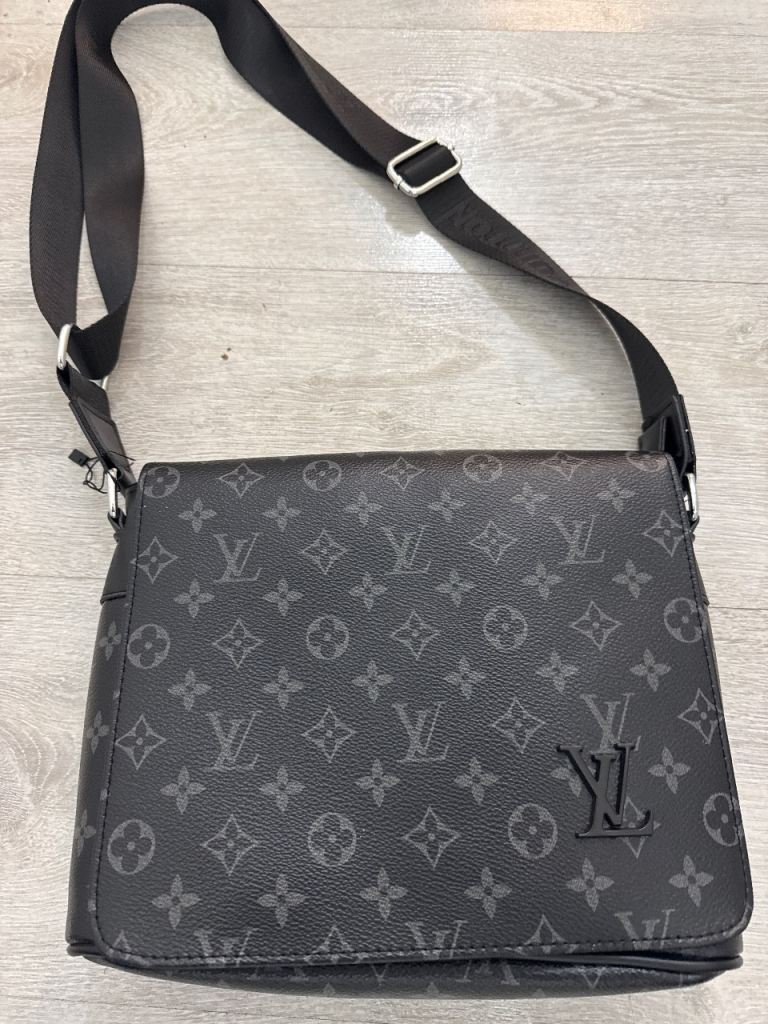 Louis Vuitton Messenger bag