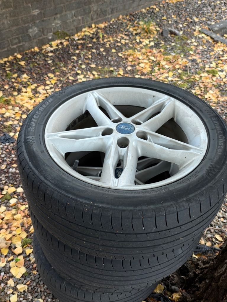 Set of 4 Original 17-inch Ford Focus Alloy Wheels with Tyres