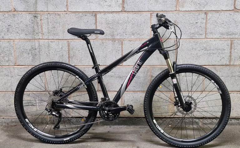 MOUNTAIN BIKE GIANT VERY GOOD SPEC HYDRAULIC BRAKES/REMOTE LOCKOUT FORKS SIZE SMALL £130