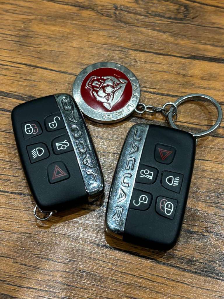 Jaguar XF 2.0d Portfolio Auto Euro 6 (s/s) 4dr 2016 (66 Reg) FSH - only 1 previous owner