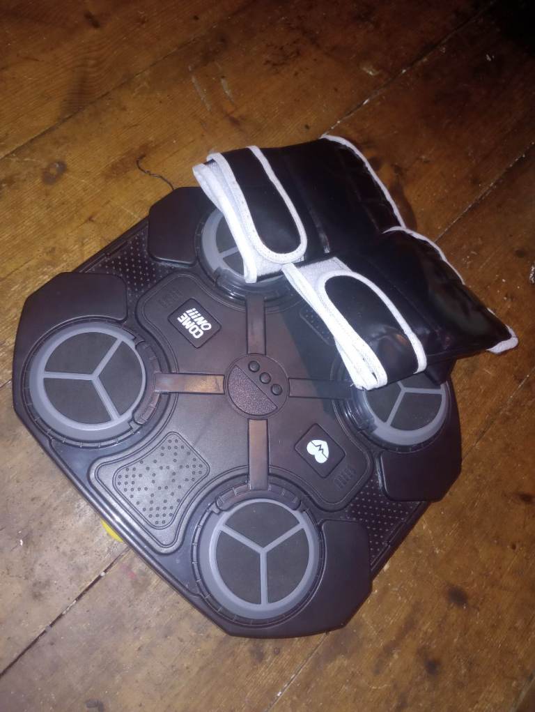 Core Combat Boxing Trainer with Gloves – Good Condition - cash on collection only