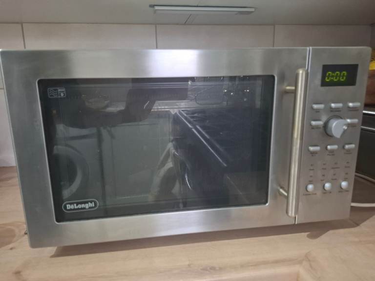 Delonghi 850W microwave