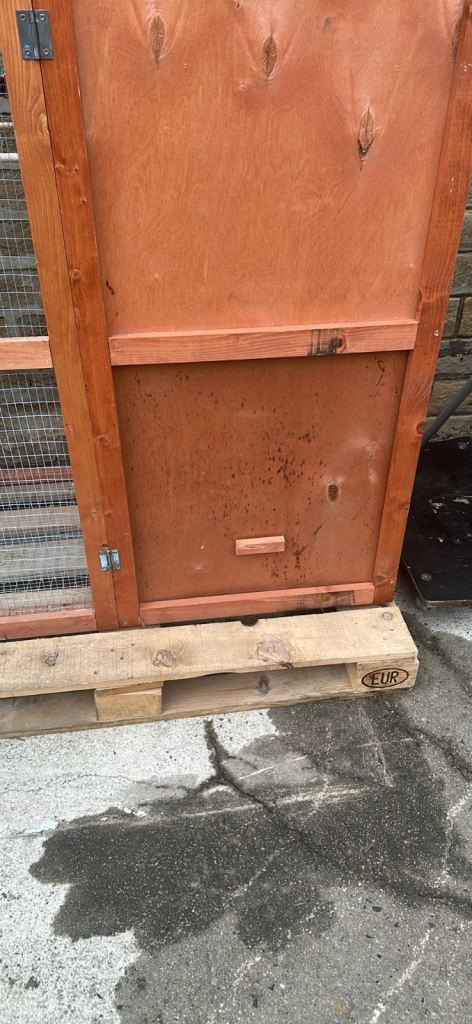 Bird aviary 4ft high and length 2 ft wide with two doors with toys and accessories 