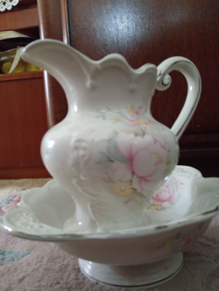 Vintage Ceramic Jug and Basin Set – White with Floral Design