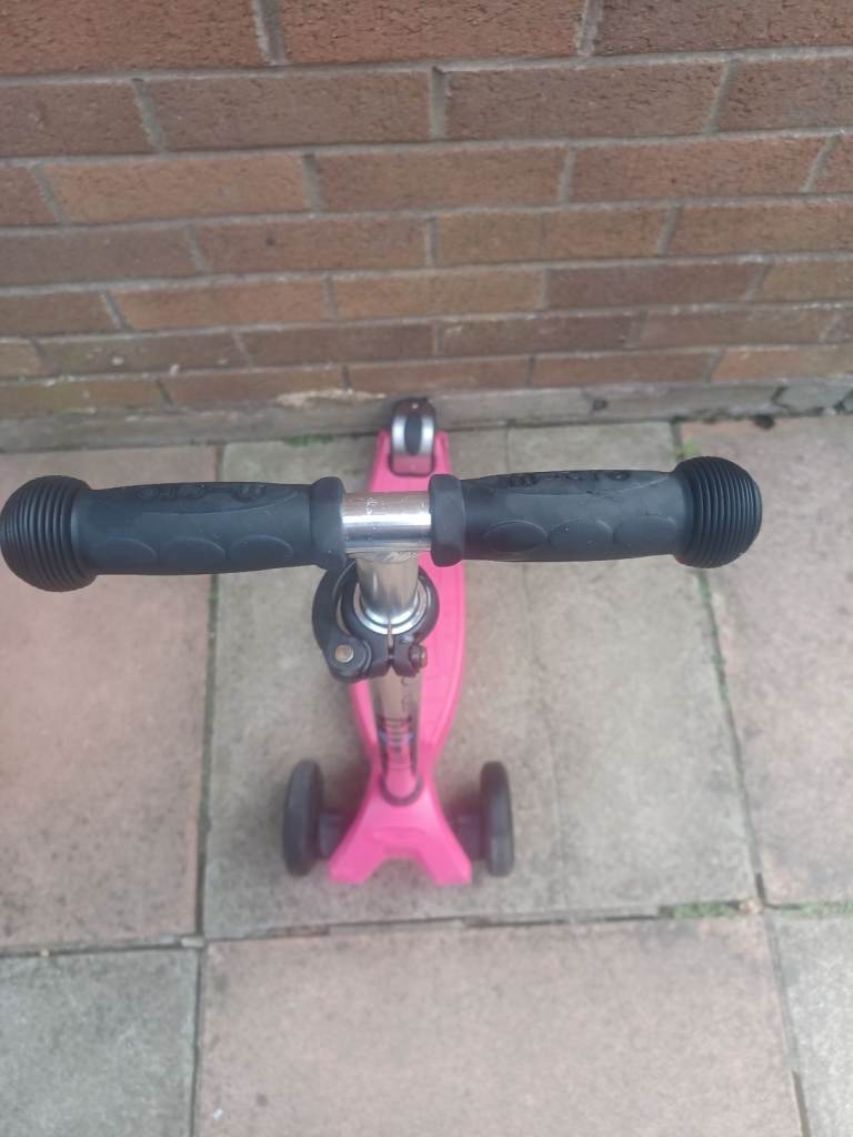 Micro Scooter Maxi style age 5 to 12