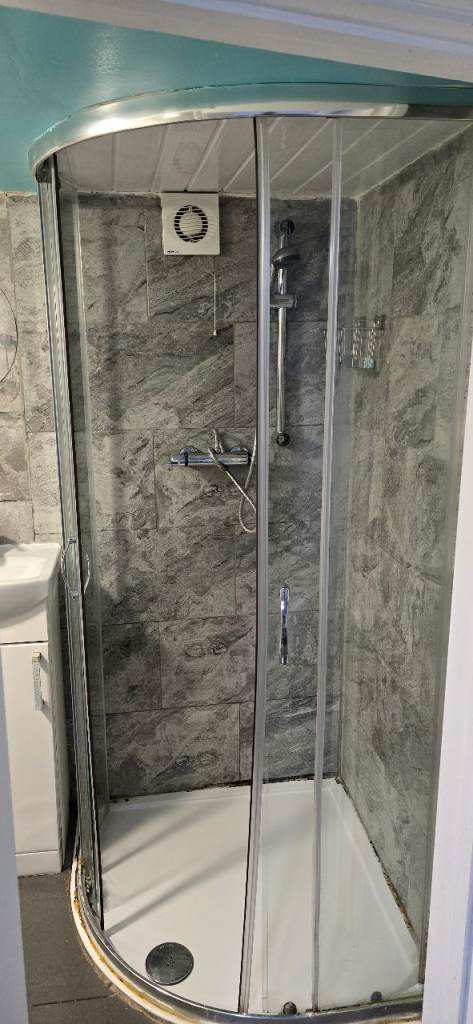 small singe room , its own bathroom but no kitchen 