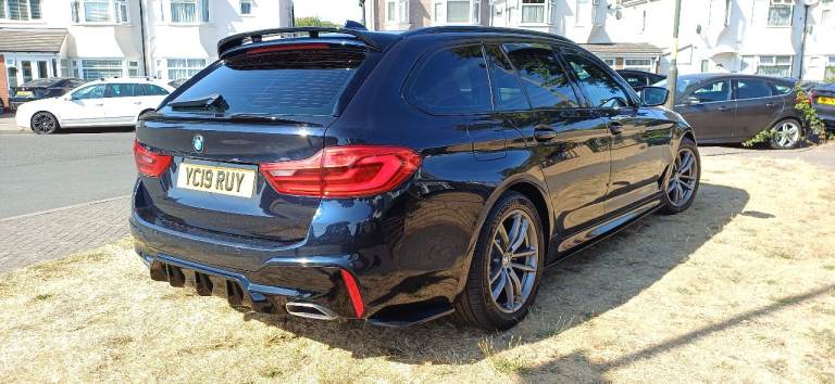 BMW 520i M SPORT AUTO ESTATE FSH M PERFORMANCE NAV LEATHERS E-HEATED SEATS DVD PDC VIRTUAL COCKPIT