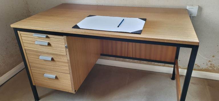 Wooden Office Desk with Drawers – Good Condition