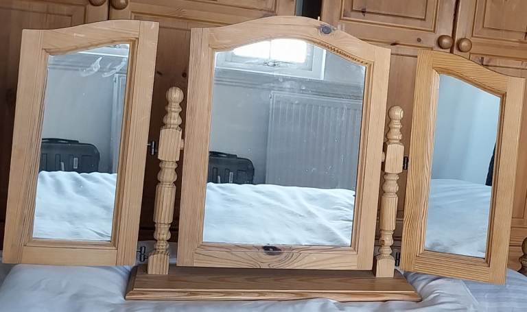 Pine table top mirror 