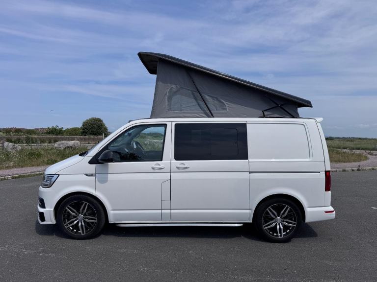 2018 VOLKSWAGEN TRANSPORTER T6 SPORTLINE 204BHP DSG. POP TOP. SOLAR.NO VAT