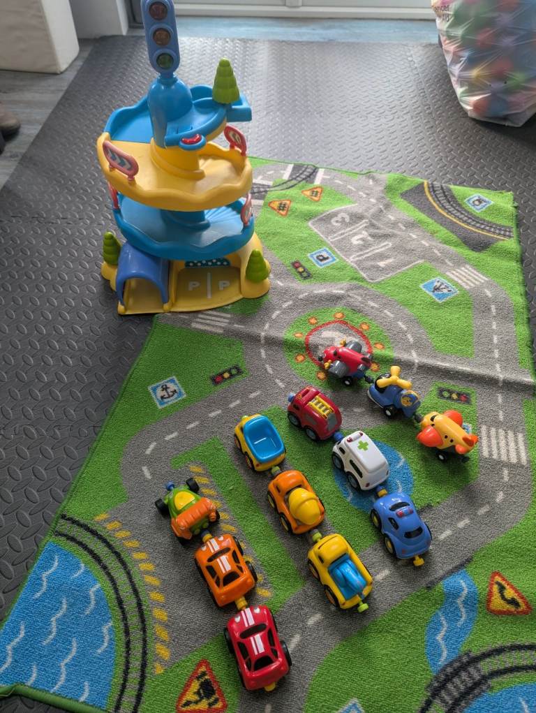 ELC Garage, magnetic vehicles and car mat
