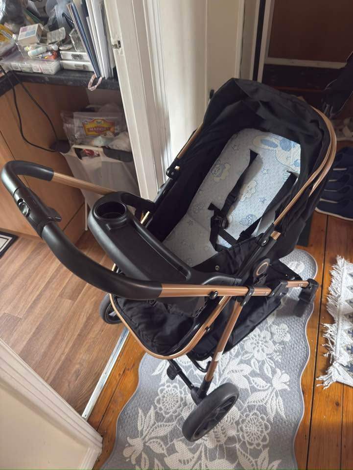 3 in 1 Baby Travel System | Pushchair + Carrycot + Car Seat | Excellent Condition