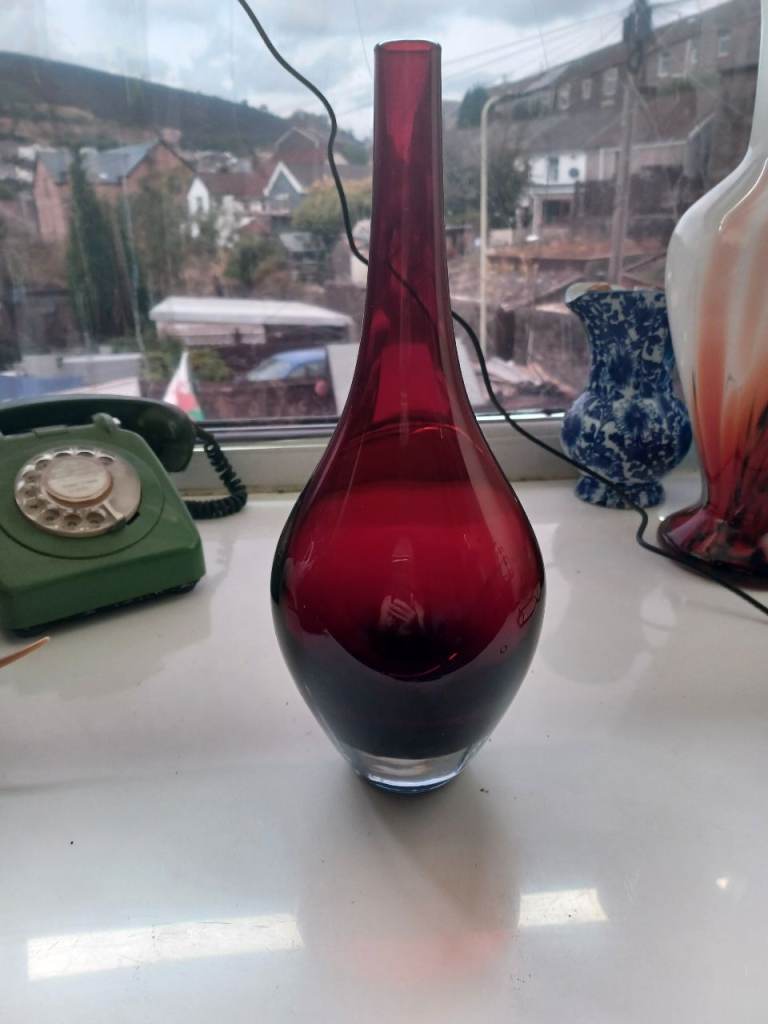 Lovely Red Glass Vase – Good Condition