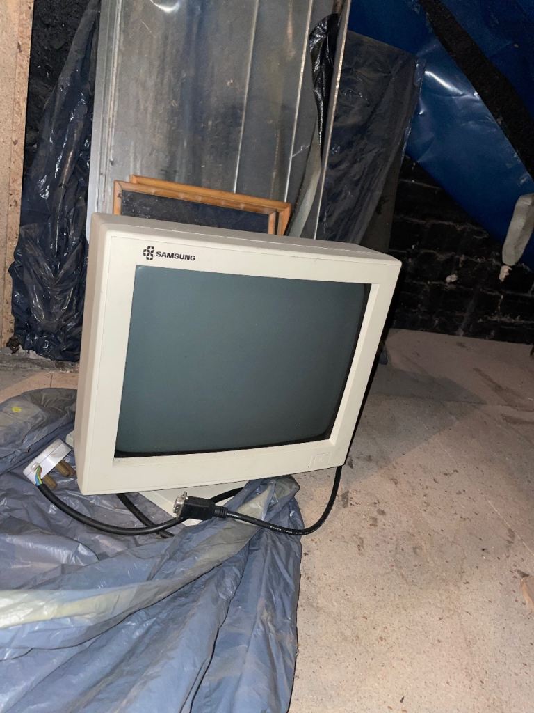Vintage Samsung Computer Monitor – Beige, Fair Condition
