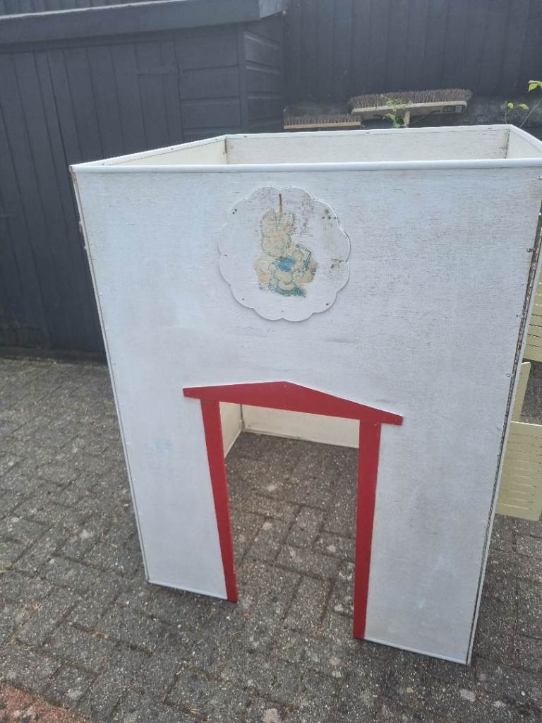 Kids Wooden Playhouse / Wendy House - Good Condition