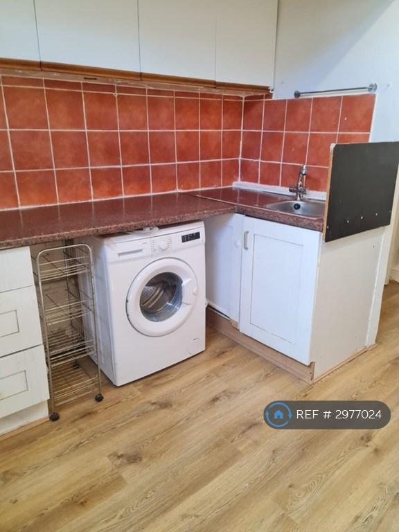1 bedroom flat in Station Road, London, NW4 (1 bed) (#2977024)