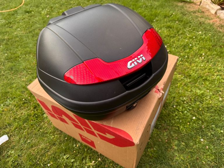 GIVI E340 Vision Top Box and Fitted E196 Backrest