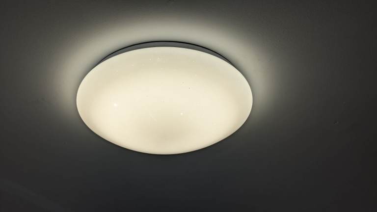 NEW & boxed. Kids bedroom ceiling light with remote, changes colours, dimmable!