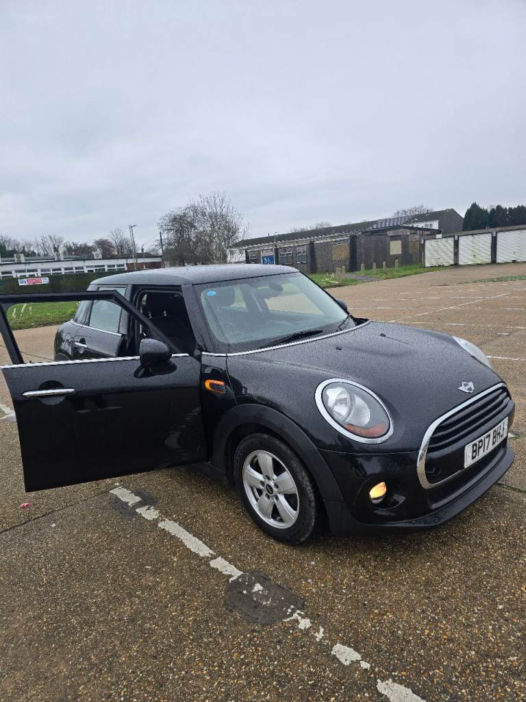 Mini cooper 2017 1.5 petrol 5 door CHEAPEST ONLINE FOR THE YEAR LONG MOT