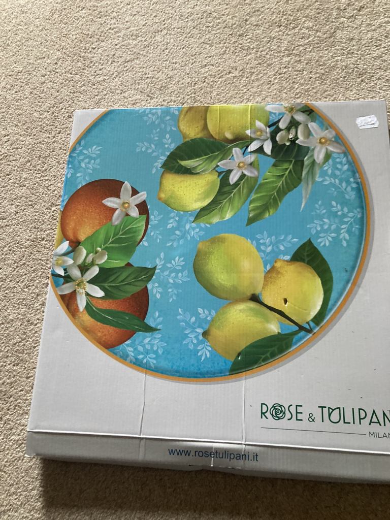Decorative plate. Plastic material. New in box. 