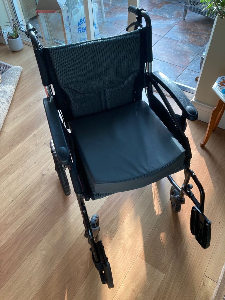 WHEELCHAIR. Gravity Light Transit