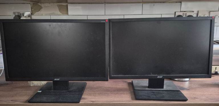 2x Acer monitors V226HQL