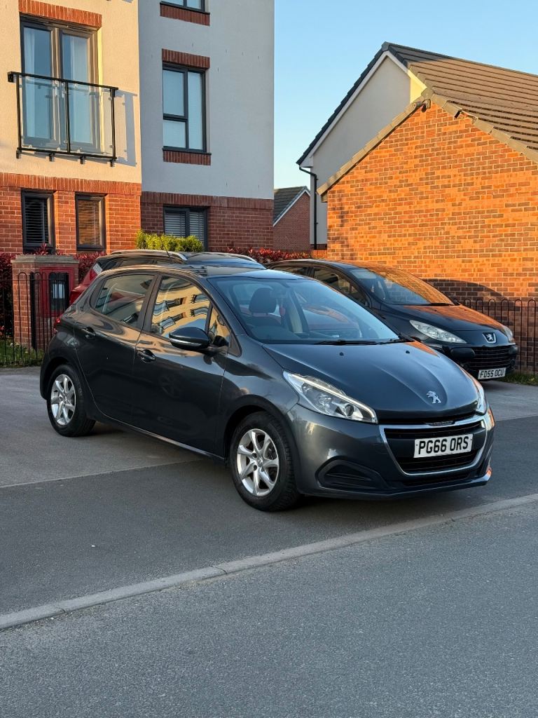 2017 Peugeot 208 Facelift | £20 tax | Fresh service, brakes & discs | Long MOT | Cheap insurance