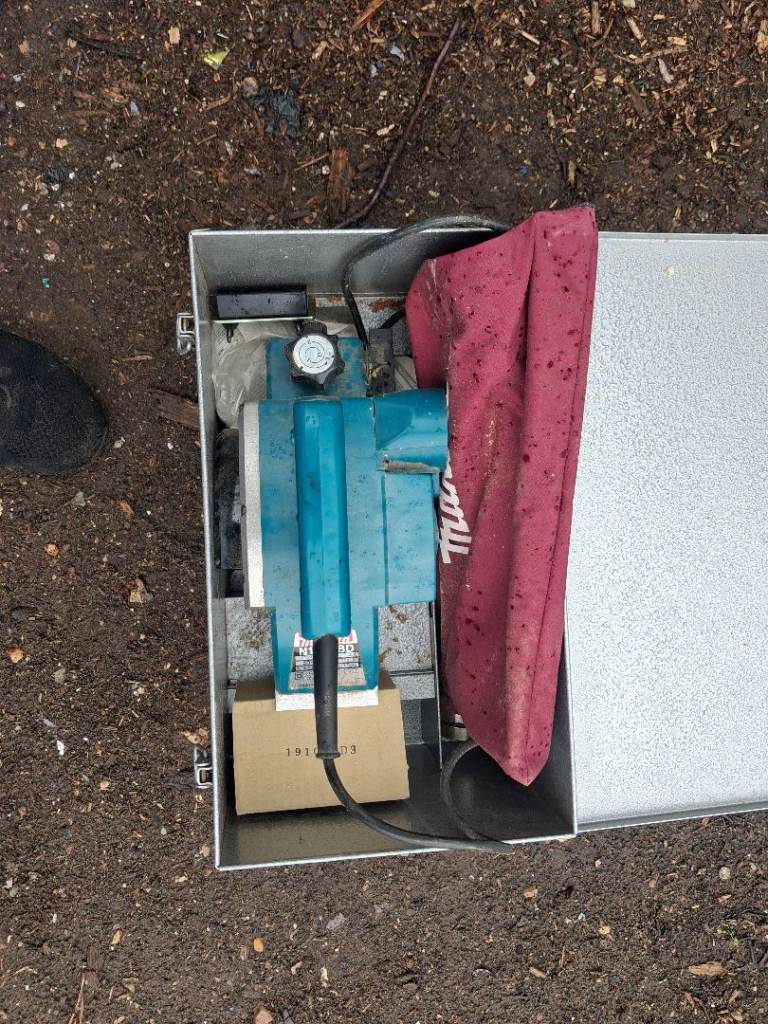 Makita electric planer 