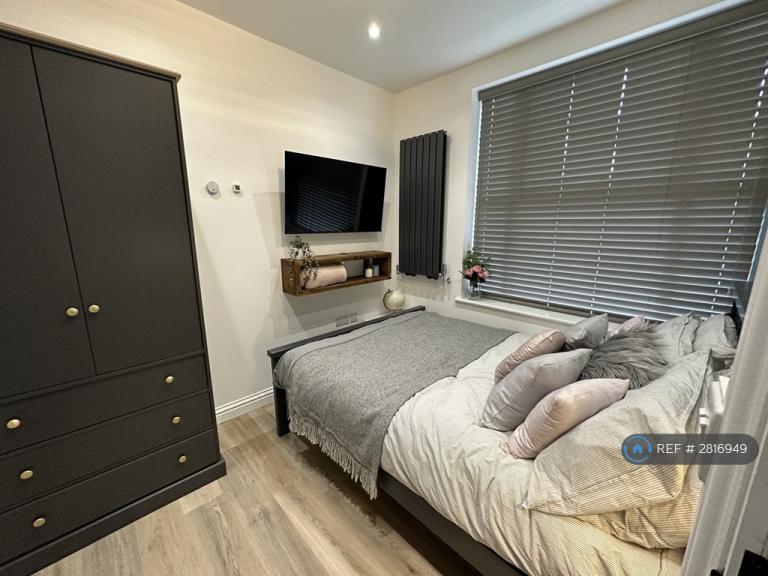 1 bedroom in Wood Street, Kettering, NN16 (#2816949)