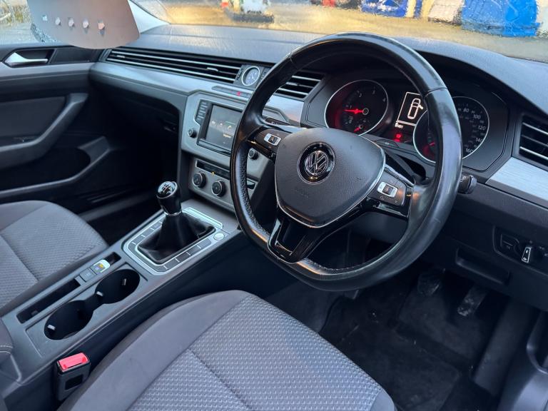 2015 Volkswagen Passat S TDI BLUEMOTION TECHNOLOGY Estate Diesel Manual