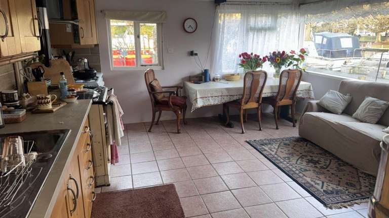 Double Room in Private Island Community