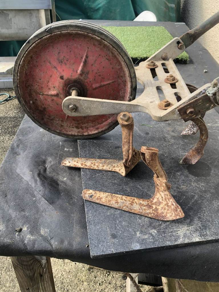 Manual Hand tiller or plough Ideal for turning soil