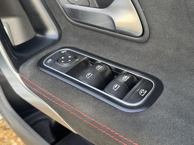 MERCEDES-BENZ A CLASS 1.3 A250e 15.6kWh AMG Line 2020