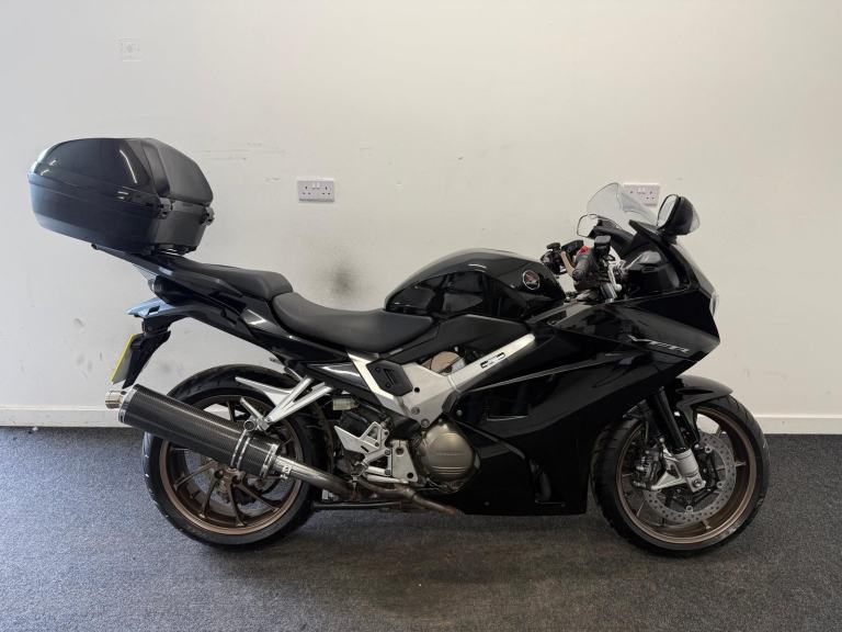 HONDA VFR800F ** MOT MARCH 2027 - TOP BOX - HEATED GRIPS** 