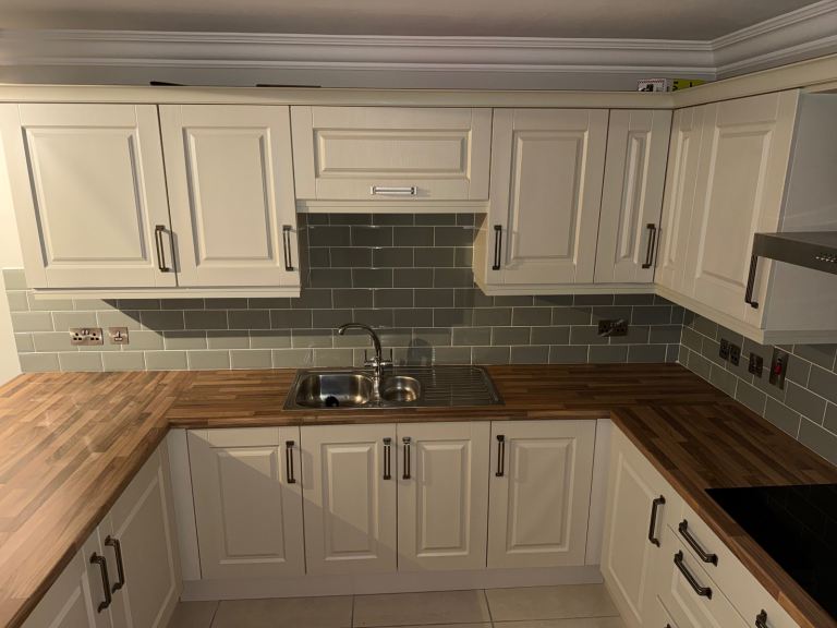 Cream Kitchen Units with Wooden Worktops – Good Condition