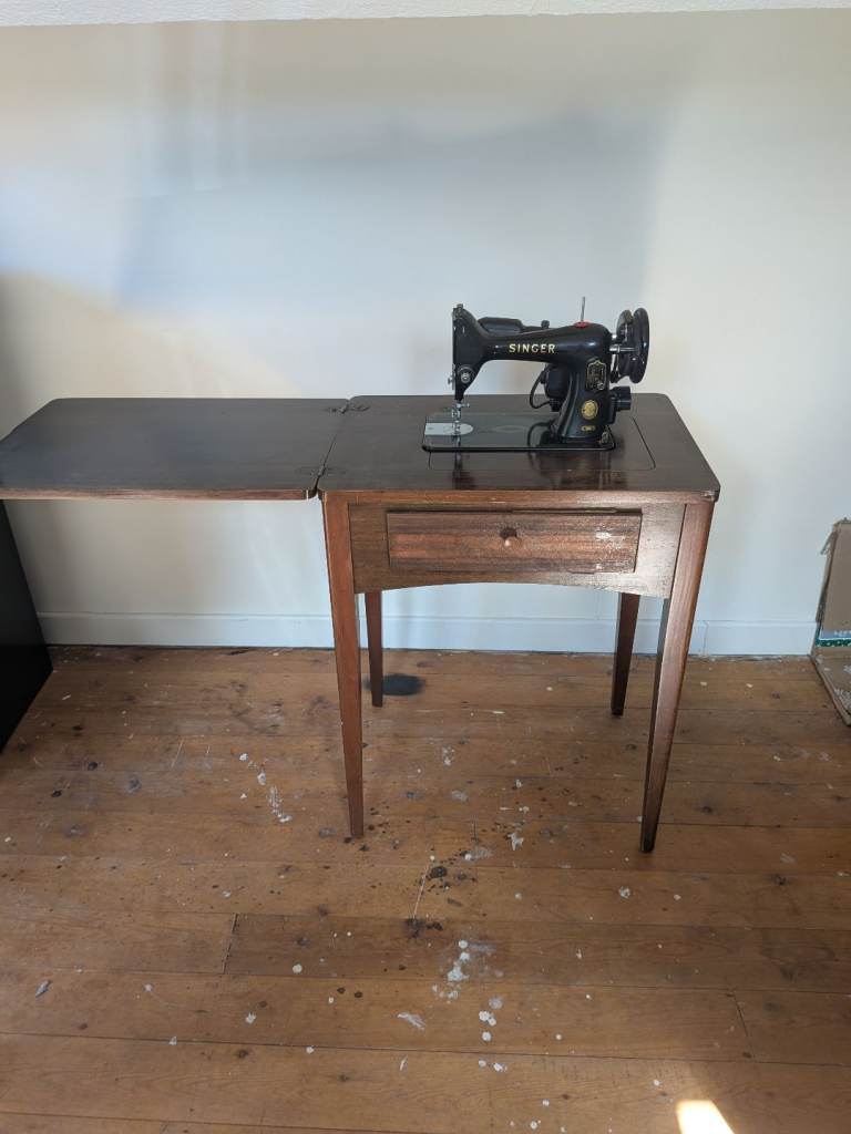 Singer Electric swing sewing machine 