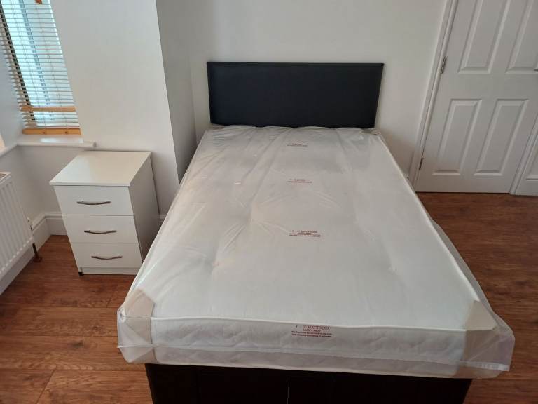 Spacious Double Room in City Centre! Clean Home.