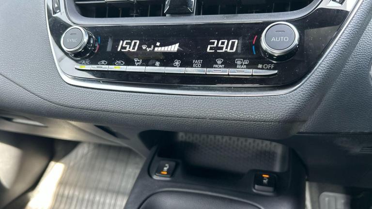  Toyota Corolla 1.8 VVT-h Car Derived Van 5dr Petrol Hybrid CVT Euro 6 (s/s) (140 ps) Petrol/Elec...