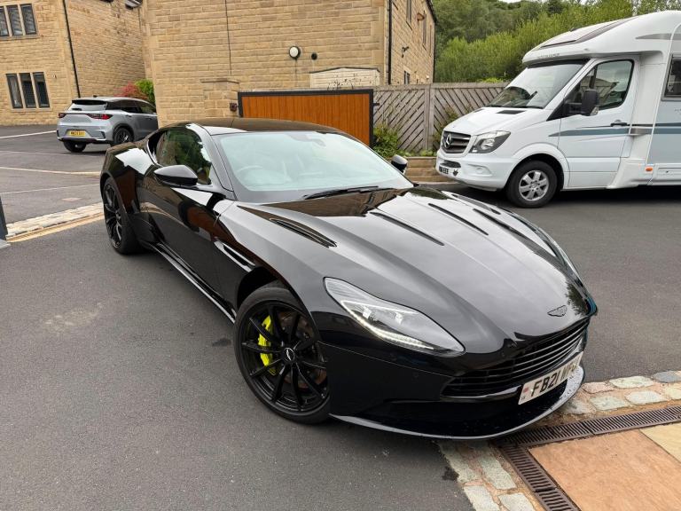 ASTON MARTIN DB11 V12 AMR 2021 (21)