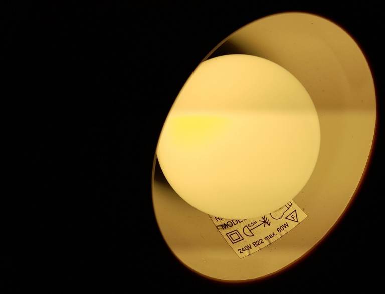 1 x Unused 9W Bayonet Cap (B22) LED Lightbulb. Warm White - 2700K. Leeds LS2 near Uni.