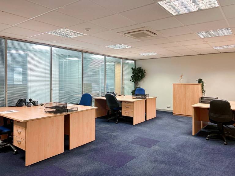 Exeter - EX2 8ED \ Move-In Ready Office Space with 3 Workstations