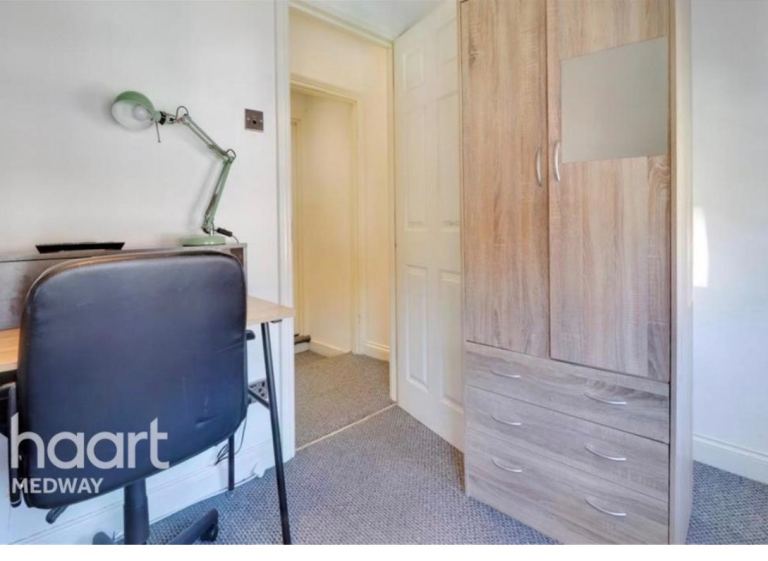Room for rent £550
