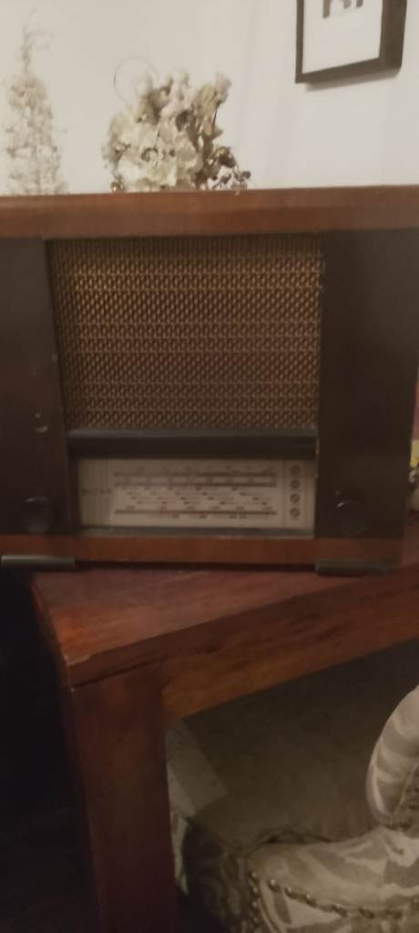 image for Art Deco radio (for repair or decorative use)