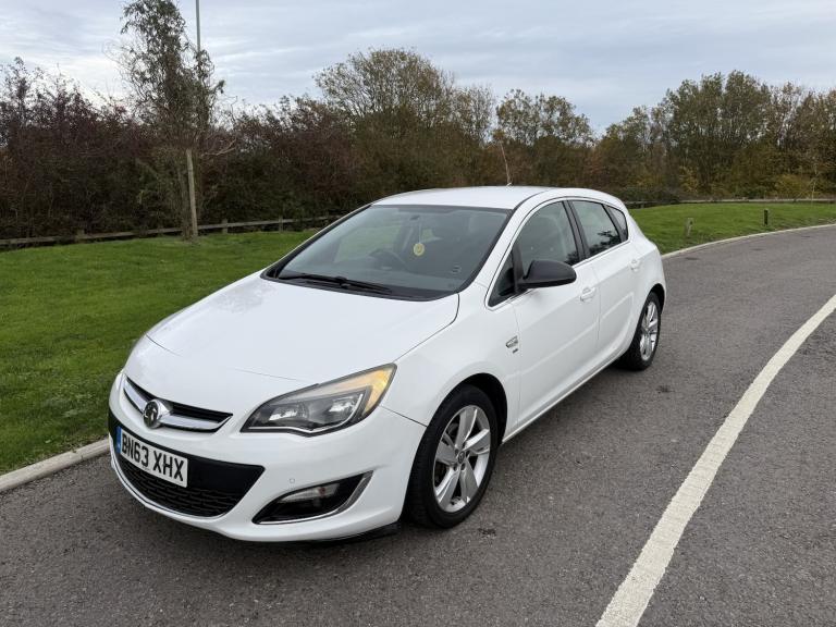 VAUXHALL ASTRA 1.6 16v SRi 2013