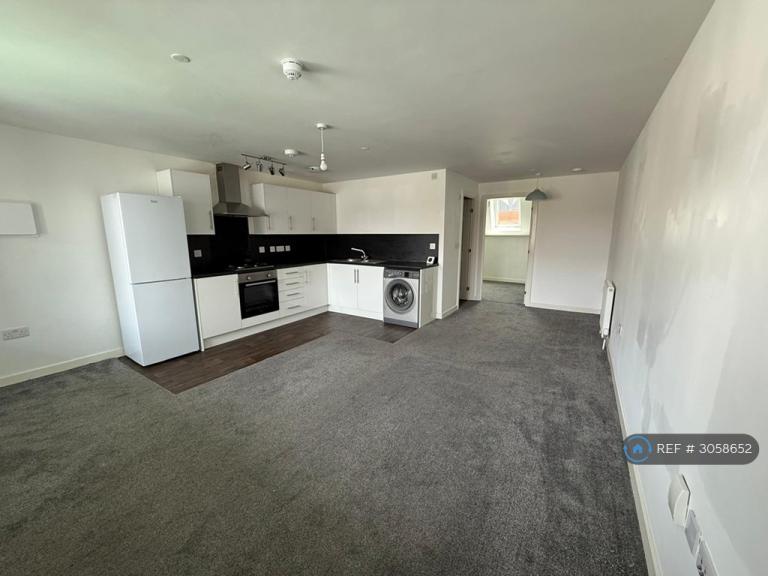 1 bedroom flat in West Court, Bedminster, Bristol, BS3 (1 bed) (#3058652)