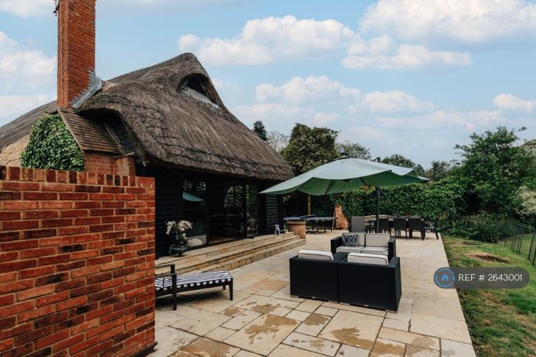 4 bedroom house in Playhatch Road, Sonning Eye, Reading, RG4 (4 bed) (#2643001)