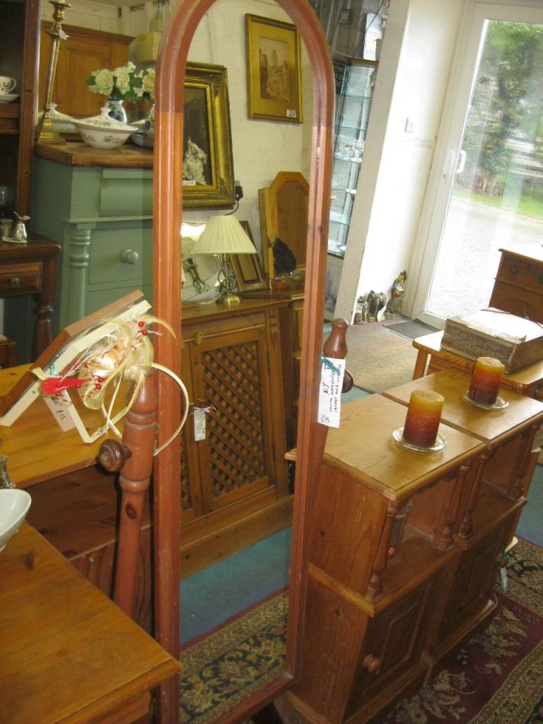 MODERN PINE BEDROOM - CHEVAL MIRROR. IN GOOD ORDER. VIEWING / COLLECTION