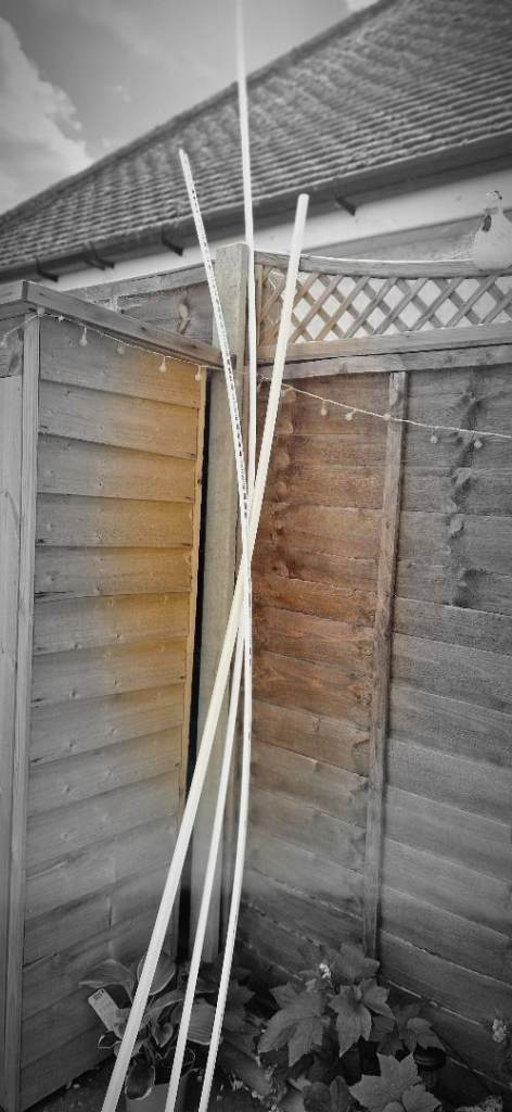 Free Edge strips for tiling